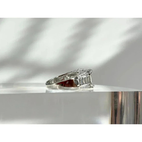 Sterling Silver Emerald & Baguette Cut Cubic Zirconia Vintage Ring - sz 8.25 - Picture 4 of 10